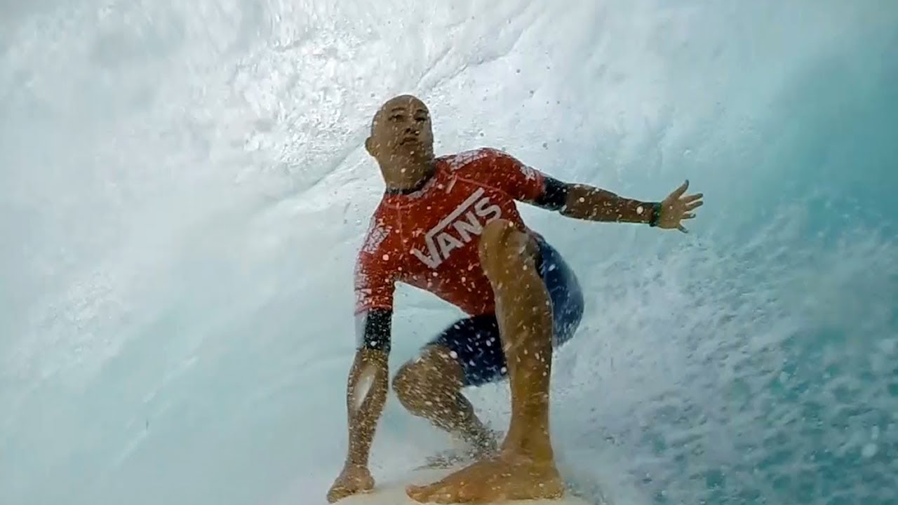 O tubo de Kelly Slater no Vans Triple Crown em Sunset Beach 2013