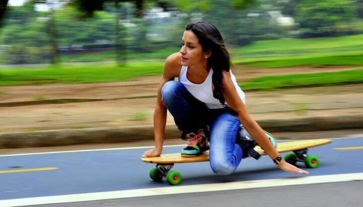 Neena Schueller dá um show no Skate Long Board