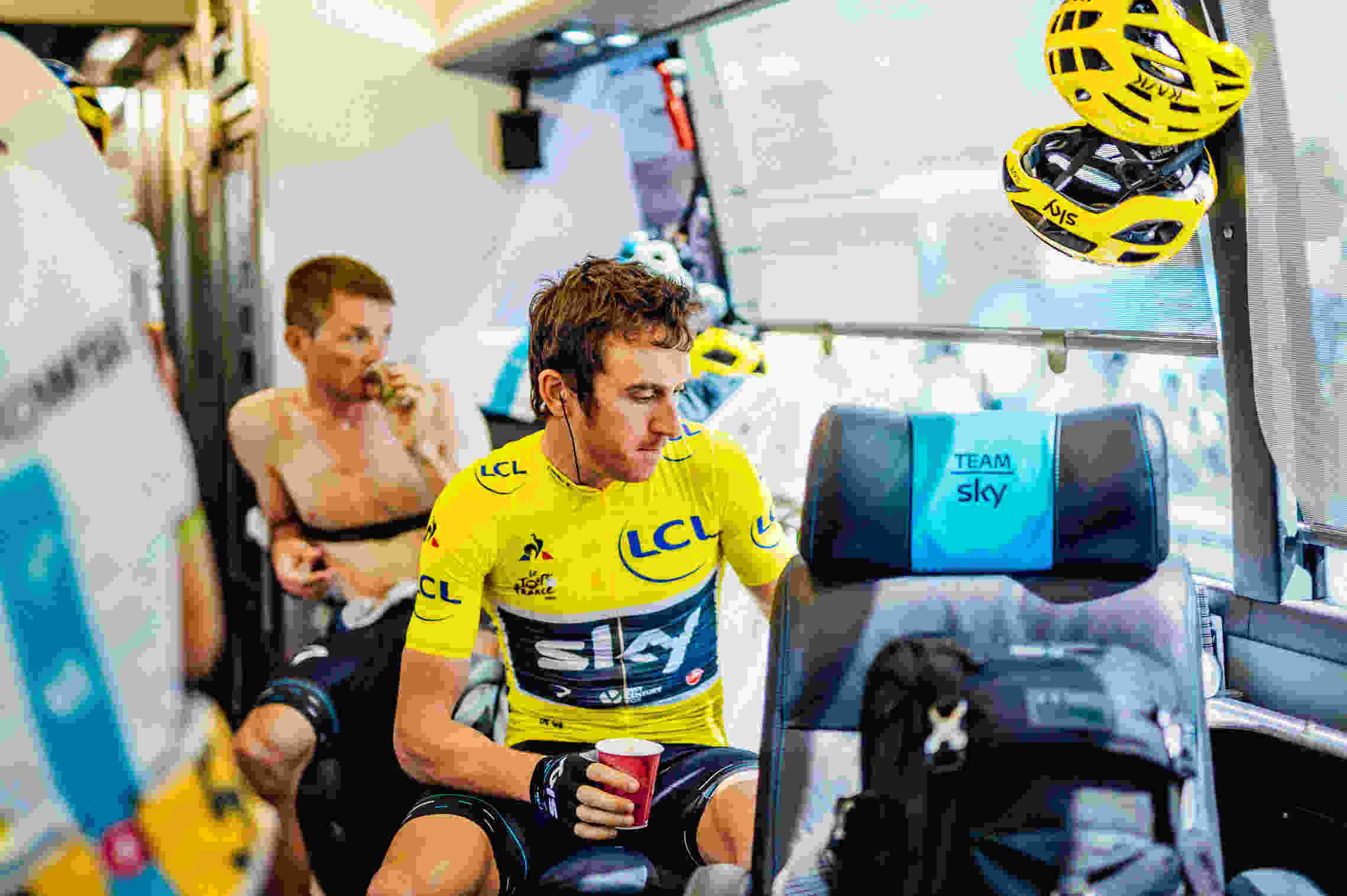 geraint thomas no onibus da sky