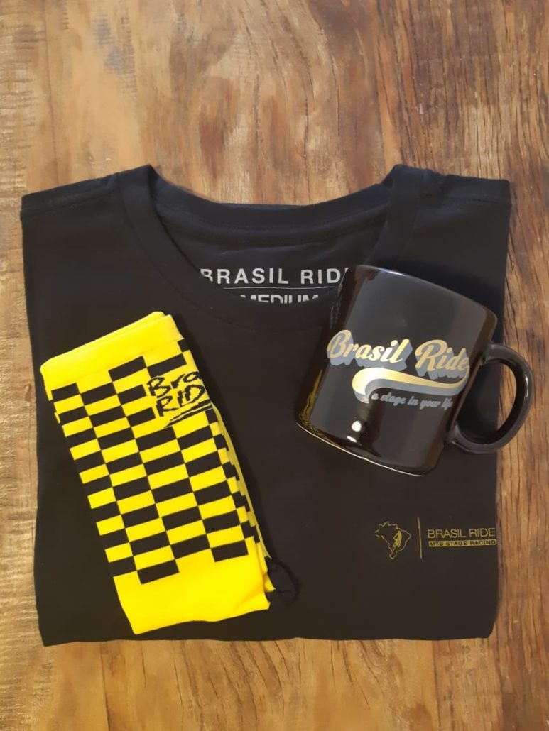 Kit de produtos Brasil Ride. Camiseta + meia + caneca Brasil Ride.
