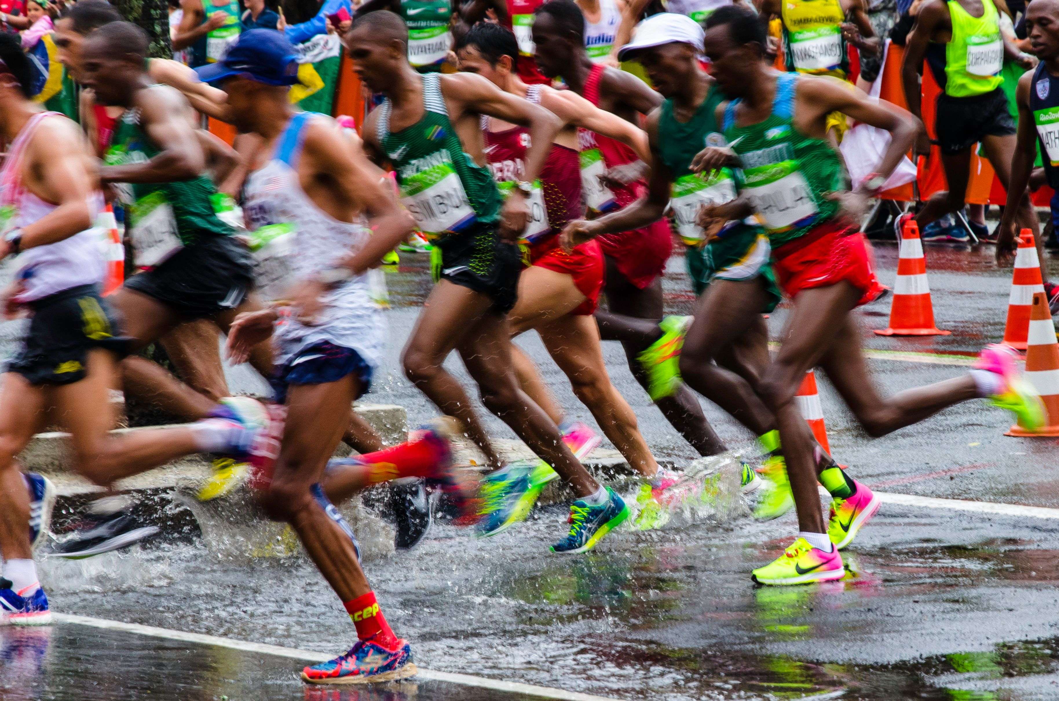 corredores na maratona do rio